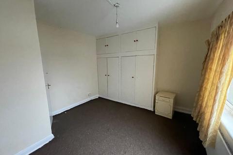 4 bedroom flat to rent, Mollison way, HA8