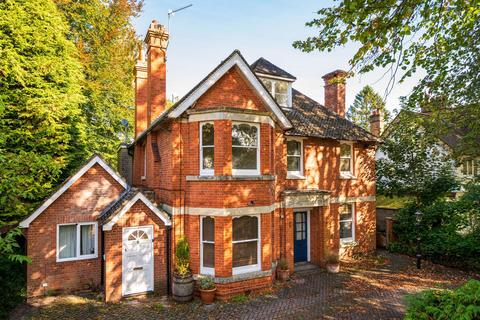 5 bedroom detached house to rent, Donnington Square, Newbury, RG14