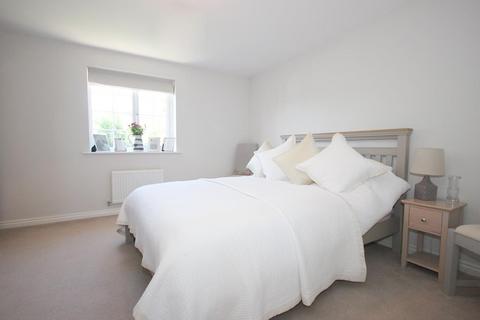 2 Brackley Crescent, Warwick, CV34 6XT
