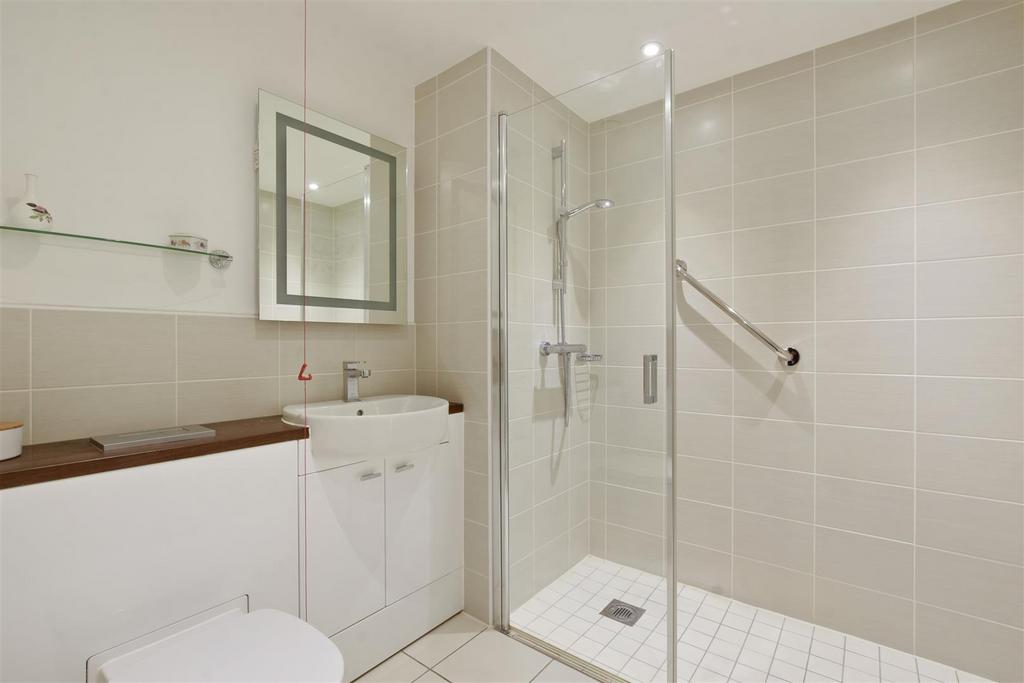 13-3533 GCMCS - 21 Landmark Place - Shower Original