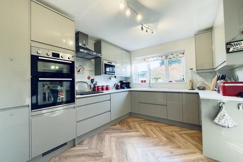 21 Chiltern Ridge, Stokenchurch, High Wycombe, HP14 3SZ