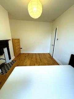 1 bedroom in a house share to rent, Mortlake Road, Ilford IG1