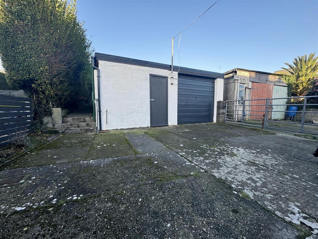 Garage/Workshop/Parking