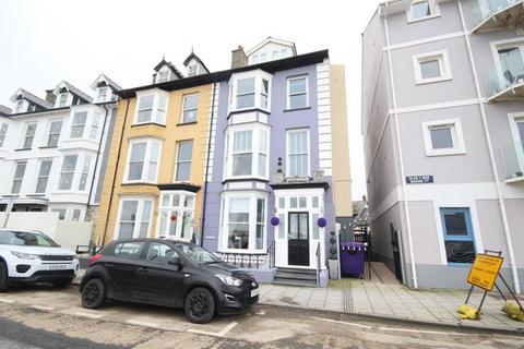 1 bedroom flat to rent, Beautiful one bedroom flat on seafront