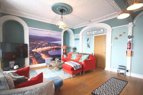 1 bedroom flat to rent, Beautiful one bedroom flat on seafront