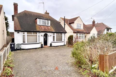 3 bedroom detached house for sale, Walton Road, Walton on the Naze, Essex, CO14