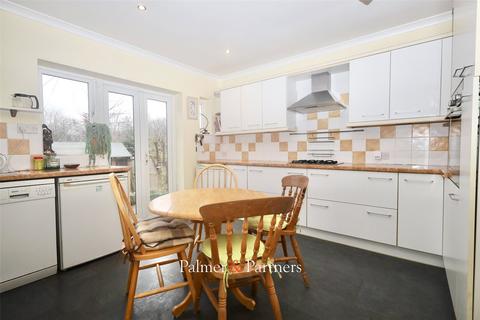 3 bedroom detached house for sale, Walton Road, Walton on the Naze, Essex, CO14