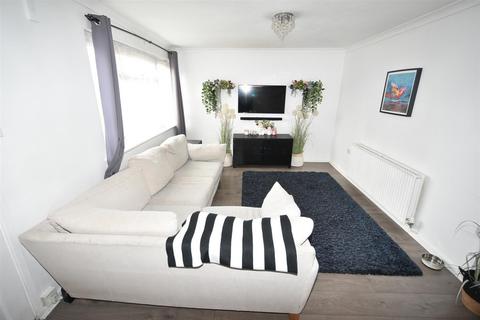 1 bedroom semi-detached bungalow for sale, Lilac Avenue, Canvey Island SS8