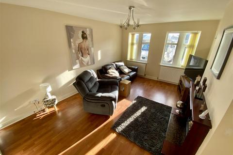 2 bedroom townhouse for sale, Shill Bank Lane, Mirfield