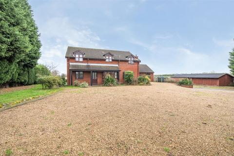 4 bedroom detached house to rent, Measham Road, Oakthorpe, Swadlincote, Leicestershire, DE12