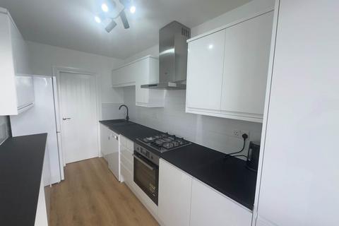 2 bedroom flat to rent, Gayton House, Chiltern Road,