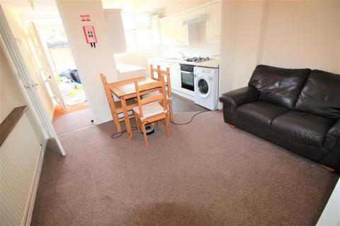 3 bedroom terraced house to rent, Barchester Close, Uxbridge