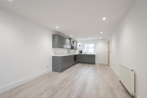 2 bedroom apartment to rent, Dorien Road, Raynes Park, SW20