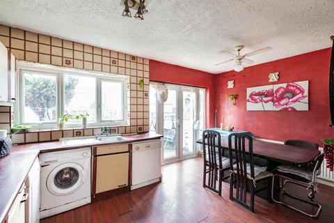 10 Arthur Road, Romford, RM6 4NL