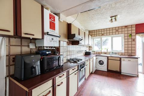 10 Arthur Road, Romford, RM6 4NL
