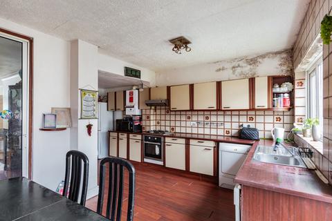 10 Arthur Road, Romford, RM6 4NL