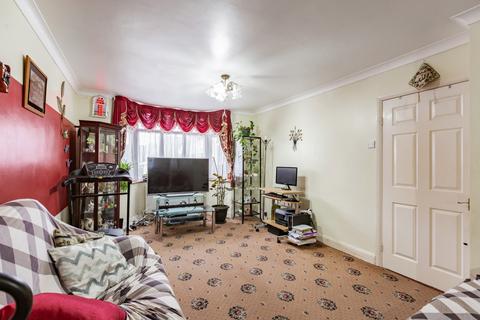10 Arthur Road, Romford, RM6 4NL