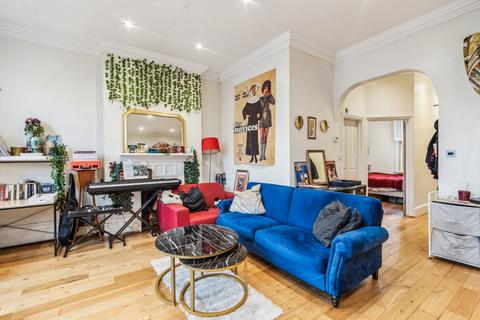 2 bedroom flat to rent, Chiswick High Road, London