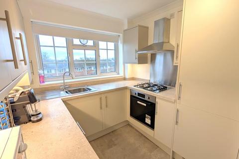 2 bedroom flat to rent, 12 Belgrave Manor, Woking GU22