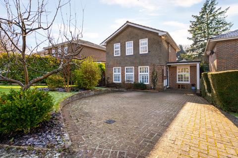 11 Bromford Close, Oxted, RH8 9JF