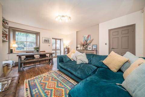 2 bedroom flat for sale, St. Philips Road, Surbiton KT6