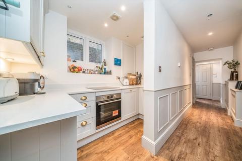 2 bedroom flat for sale, St. Philips Road, Surbiton KT6