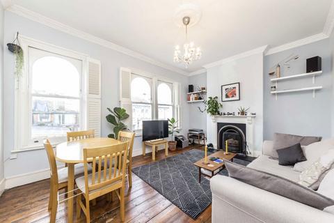 3 bedroom flat for sale, Plato Road, London SW2