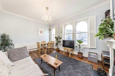 3 bedroom flat for sale, Plato Road, London SW2