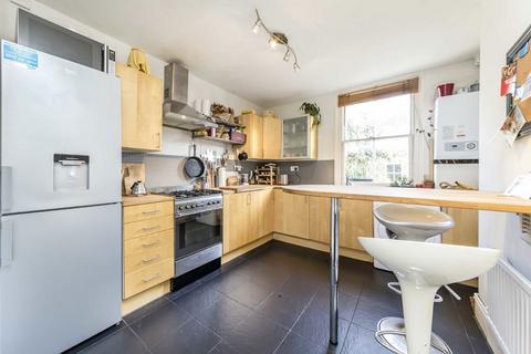 3 bedroom flat for sale, Plato Road, London SW2