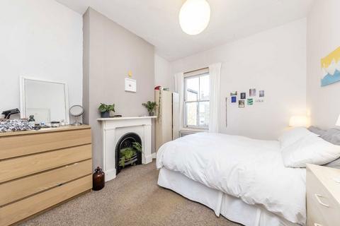 3 bedroom flat for sale, Plato Road, London SW2