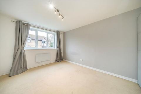 2 bedroom flat to rent, Varsity Drive, Twickenham TW1