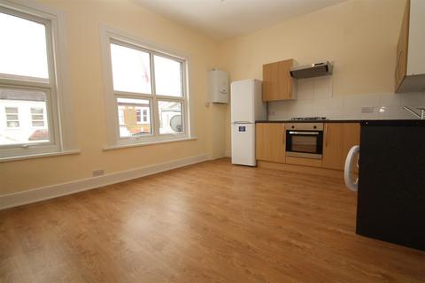 2 bedroom flat to rent, Vale Grove, Harringey, London N4