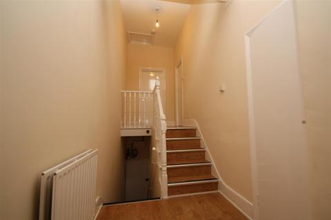 2 bedroom flat to rent, Vale Grove, Harringey, London N4