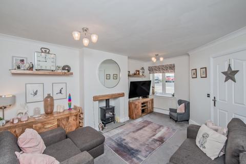 3 bedroom terraced house for sale, Teasel Close, Liversedge, West Yorkshire, WF15