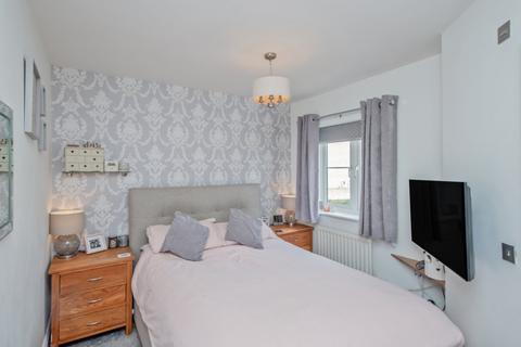 17 Teasel Close, Liversedge, WF15 8BJ