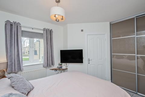 17 Teasel Close, Liversedge, WF15 8BJ