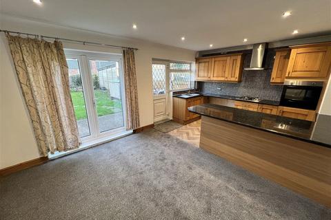 3 bedroom semi-detached house to rent, Katrina Grove, Featherstone, WF7