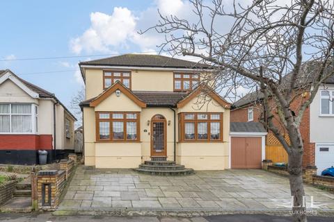 4 bedroom detached house for sale, The Avenue, Hornchurch