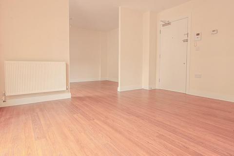 Studio to rent, Skyline House, Stevenage