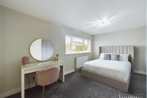 9 Hollyhock Close, Kempshott, Basingstoke, RG22 5RF