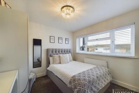 9 Hollyhock Close, Kempshott, Basingstoke, RG22 5RF