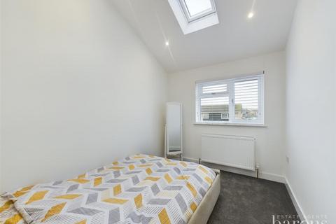9 Hollyhock Close, Kempshott, Basingstoke, RG22 5RF