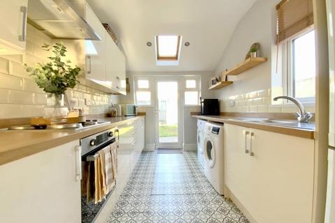 14 Beech Avenue, Grimsby, DN33 2AZ