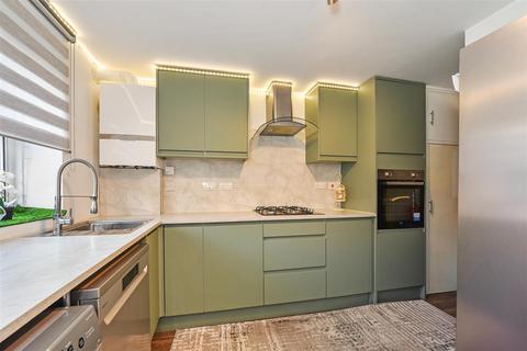 3 bedroom house for sale, Launcelot Close, Andover