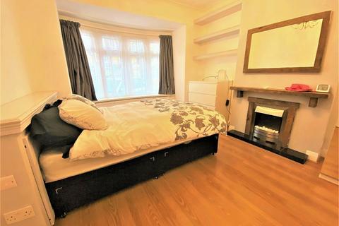 1 bedroom in a flat share to rent, Bridge Road, UXBRIDGE, Middlesex