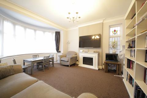 4 bedroom end of terrace house to rent, Laburnum Grove, N21