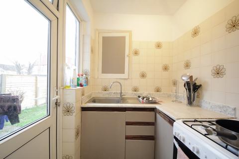 4 bedroom end of terrace house to rent, Laburnum Grove, N21