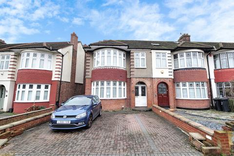 4 bedroom end of terrace house to rent, Laburnum Grove, N21