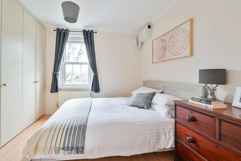 2 bedroom flat for sale, Doddington Grove, Kennington, London, SE17