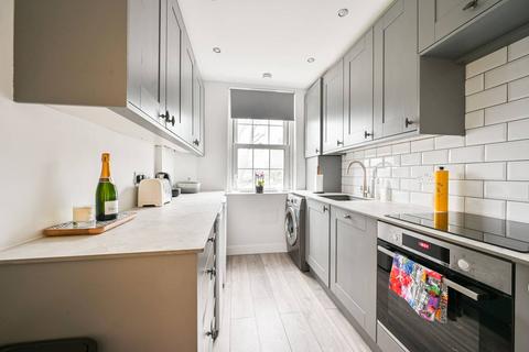 2 bedroom flat for sale, Doddington Grove, Kennington, London, SE17